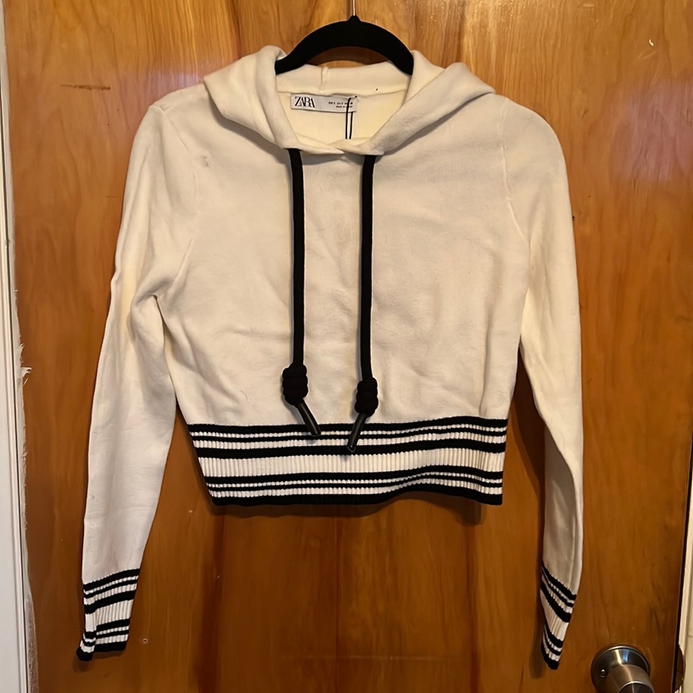 White Cropped Sweatshirt
